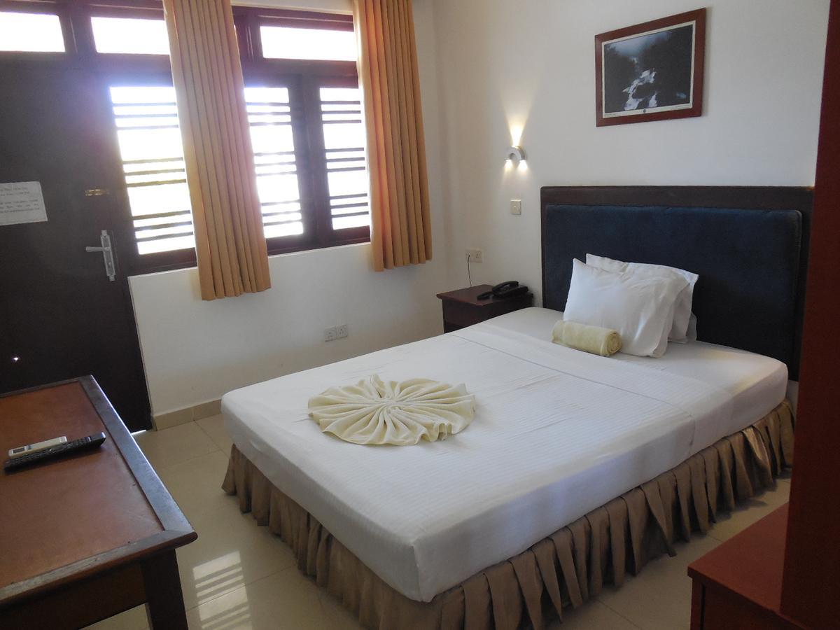 Miltons Beach Resort Unawatuna Esterno foto