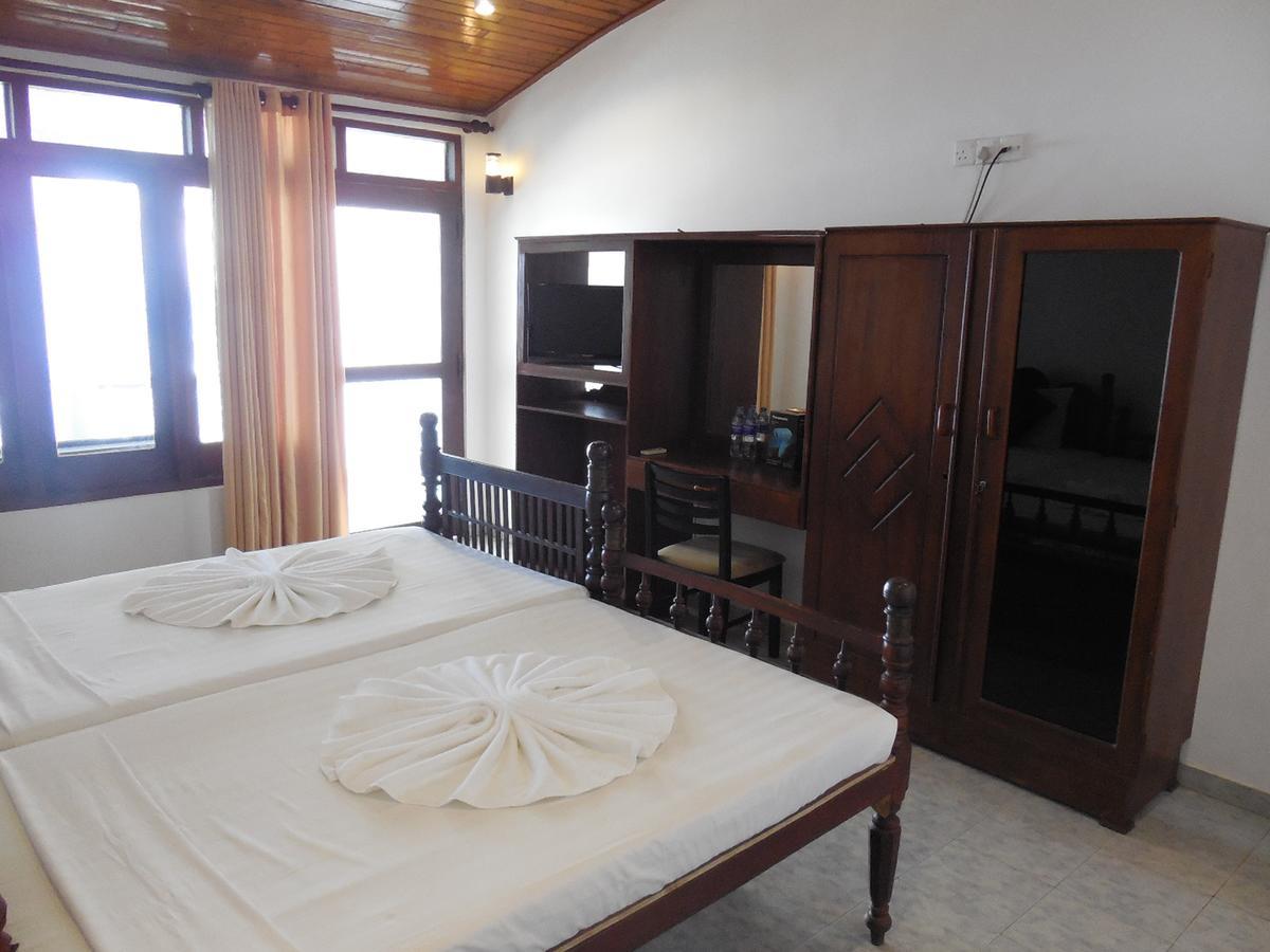 Miltons Beach Resort Unawatuna Esterno foto
