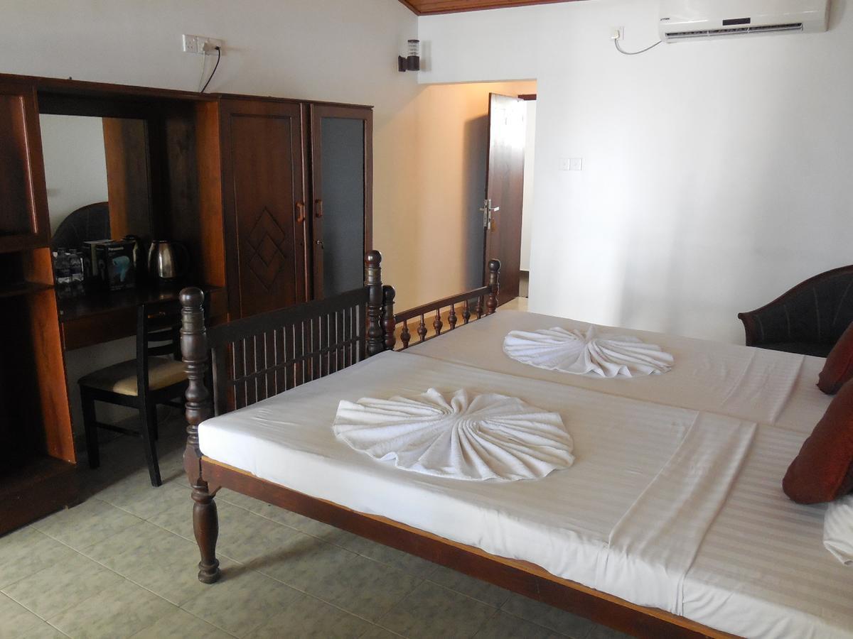Miltons Beach Resort Unawatuna Esterno foto
