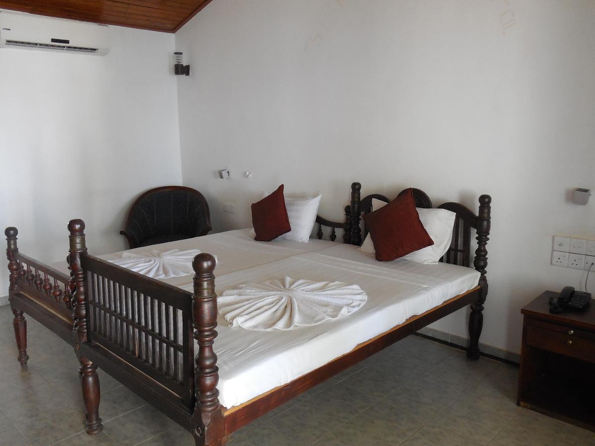 Miltons Beach Resort Unawatuna Esterno foto