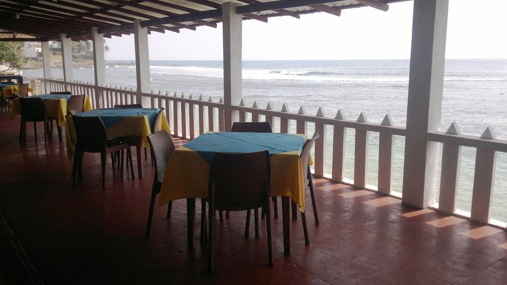 Miltons Beach Resort Unawatuna Esterno foto