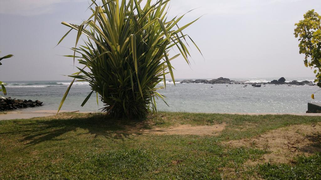 Miltons Beach Resort Unawatuna Esterno foto