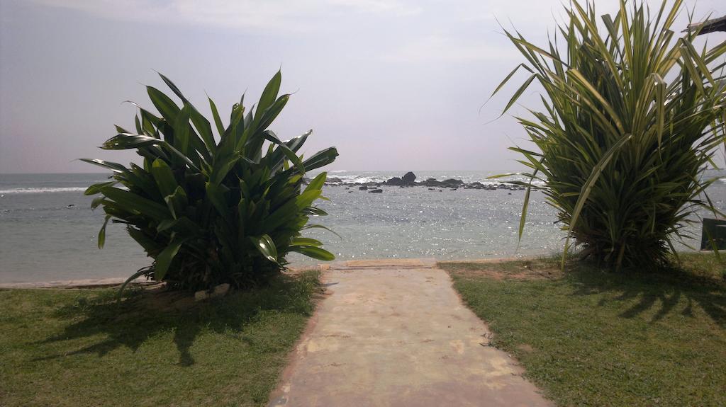 Miltons Beach Resort Unawatuna Esterno foto