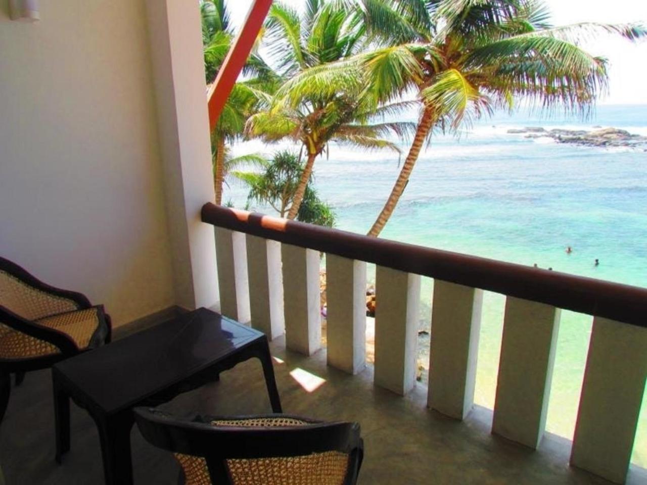 Miltons Beach Resort Unawatuna Esterno foto